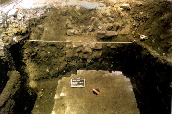 NO-Profil mit Mauer St.9; im Vordergrund Mauer St.6