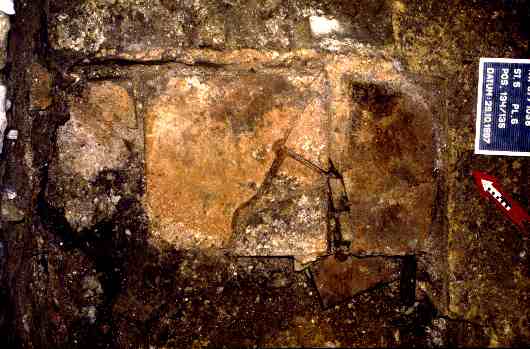 Schnitt St.5/Pl.6 mit den römischen Mauern St.30 und 31 und Hypocaustanlage St.32